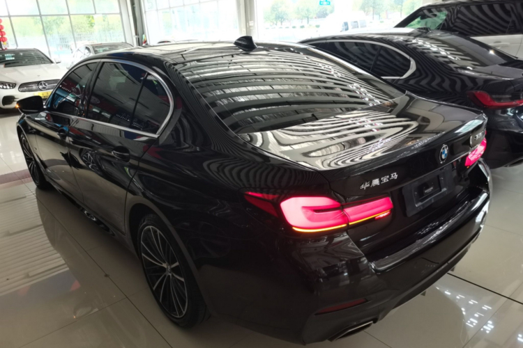 宝马5系 2022款 改款 530Li 领先型 M运动套装车身外观6003
