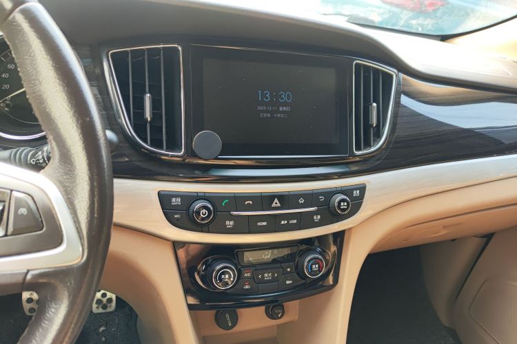 宝骏730 2016款 1.5L 手动豪华型 7座局部细节16