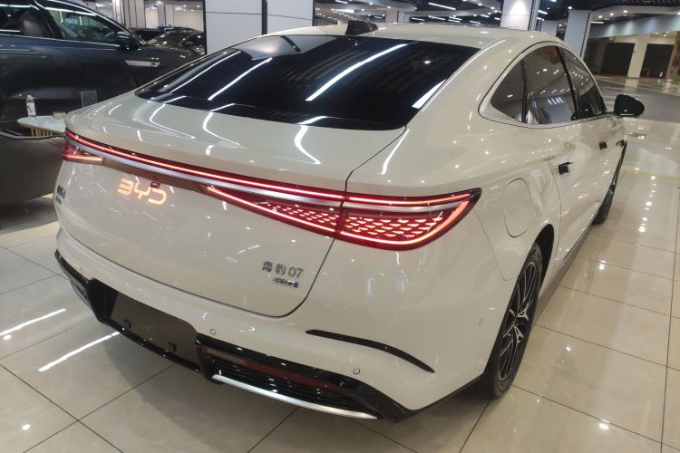 比亚迪 海豹07 DM-i 2025款 智驾版 DM-i 1.5L 125km 尊贵型车身外观7