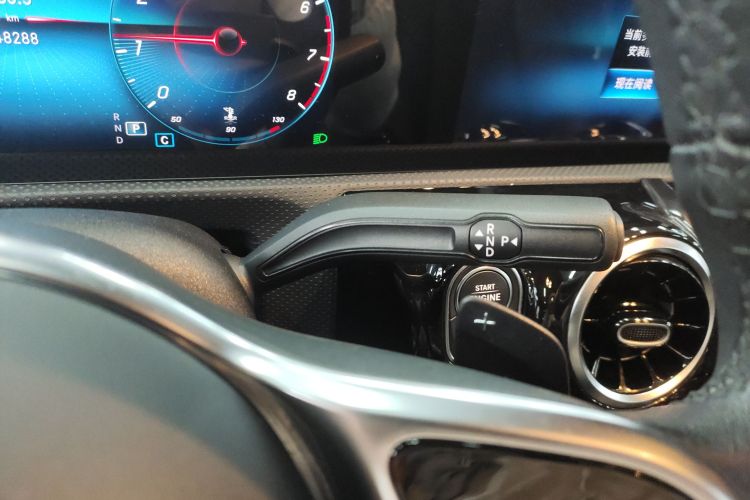奔驰A级 2021款 A 200 L 运动轿车动感型中控内饰18