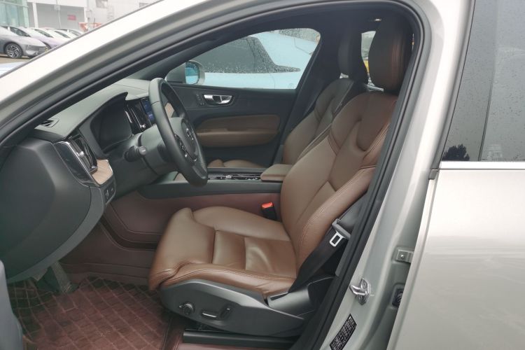 沃尔沃XC60 2022款 B5 四驱智远豪华版中控内饰19