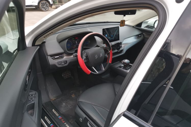 红旗E-QM5 2022款 431km 充电乐享版中控内饰20