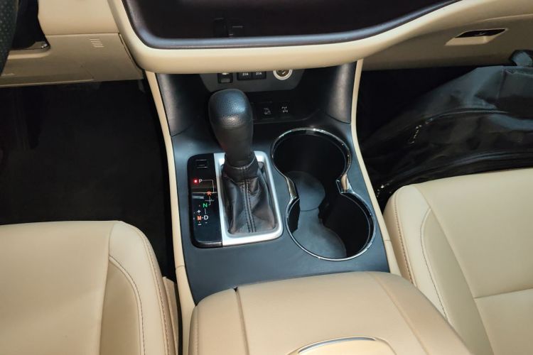 丰田 汉兰达 2018款 2.0T 四驱精英版 7座 国VI中控内饰18