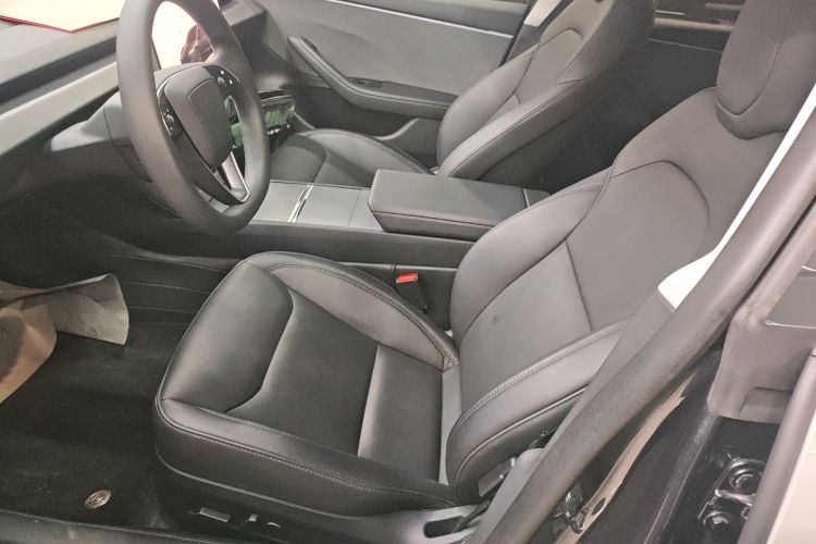 特斯拉 Model 3 2023款 后轮驱动版中控内饰19