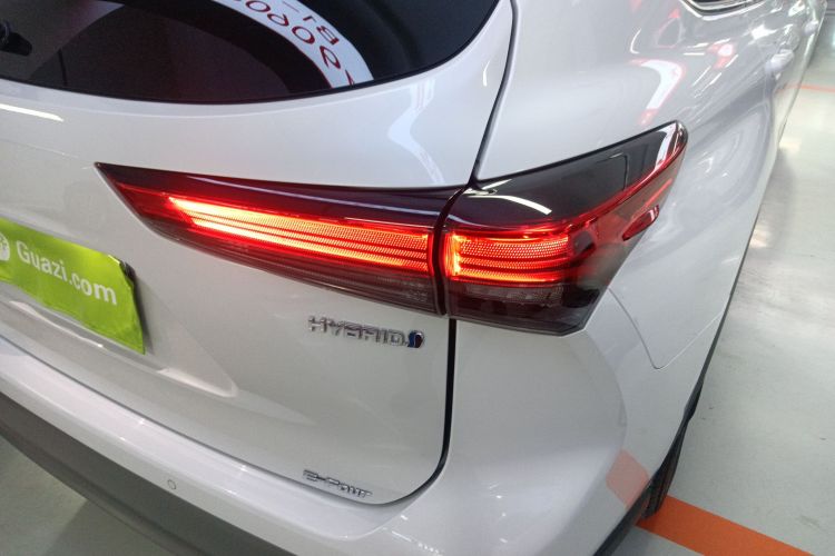 丰田 汉兰达 2023款 2.5L智能电混双擎四驱尊贵版 7座车身外观9