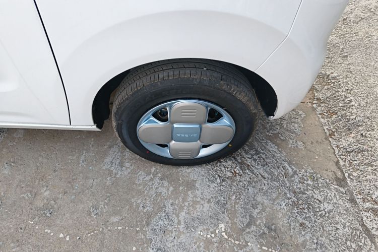 吉利银河 2024款 熊猫mini 200km 耐力熊车身外观10