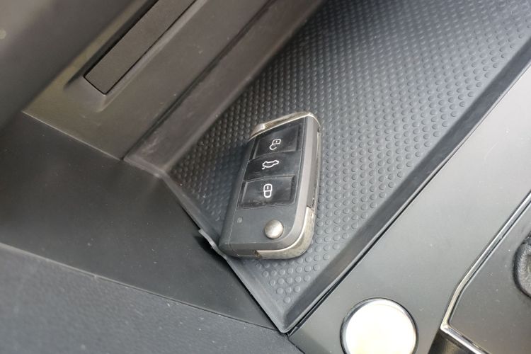 大众 途观L 2023款 330TSI 自动两驱舒享版中控内饰7001