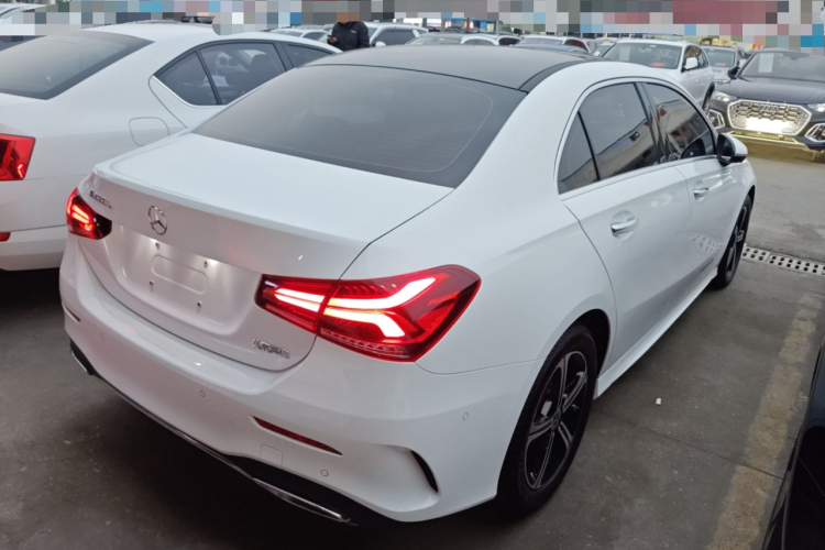 奔驰A级 2022款 改款三 A 200 L 运动轿车时尚型车身外观6005