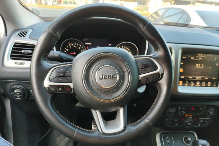 Jeep 指南者 2017款 200T 自动家享版中控内饰13