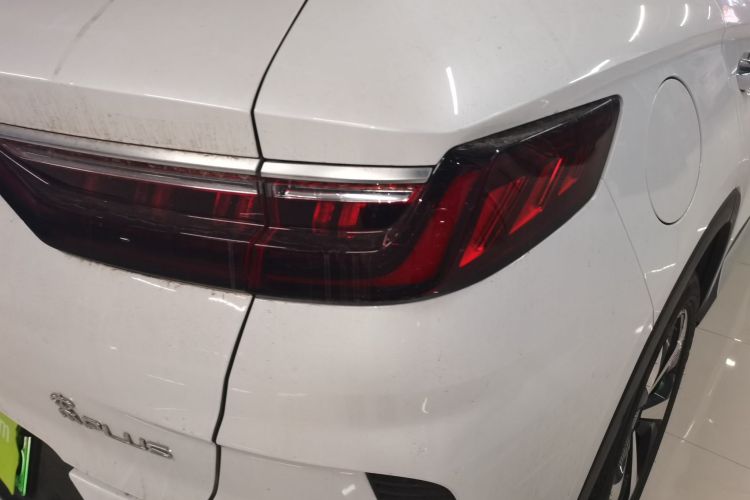 比亚迪 宋PLUS新能源 2021款 DM-i 51KM 尊荣型车身外观9