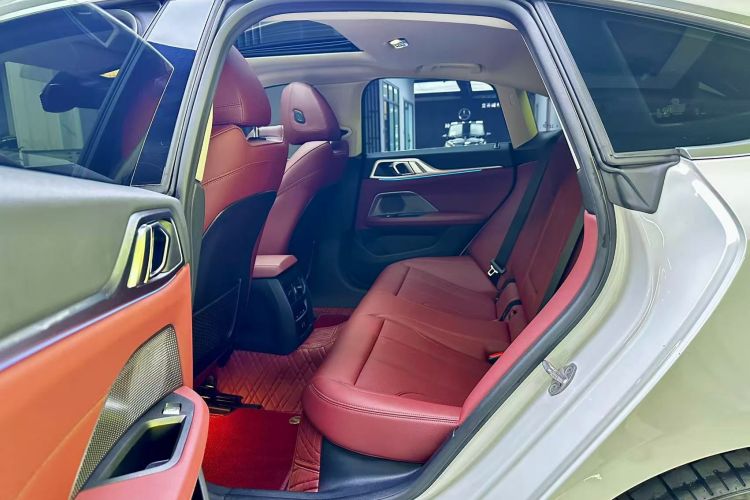 宝马i4 2023款 eDrive35中控内饰21