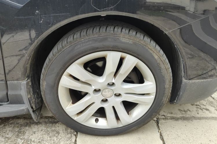 标致3008 2013款 2.0L 自动潮流版车身外观10