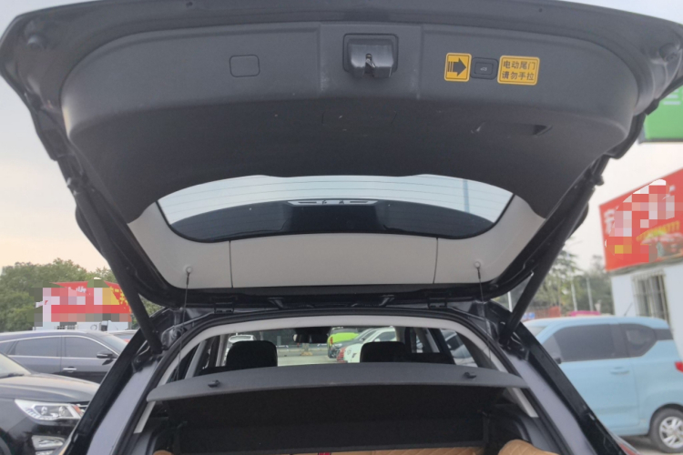 红旗HS5 2019款 2.0T 智联旗享版机舱底盘23