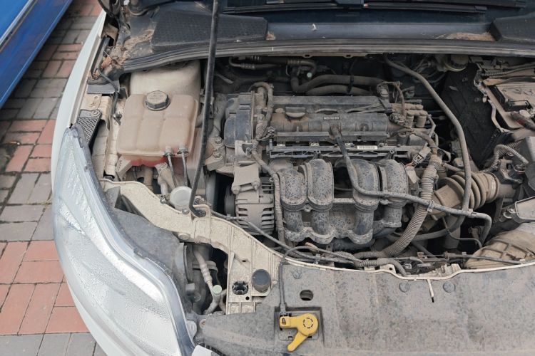 福特 福克斯 2012款 三厢 1.6L 手动风尚型局部细节9006