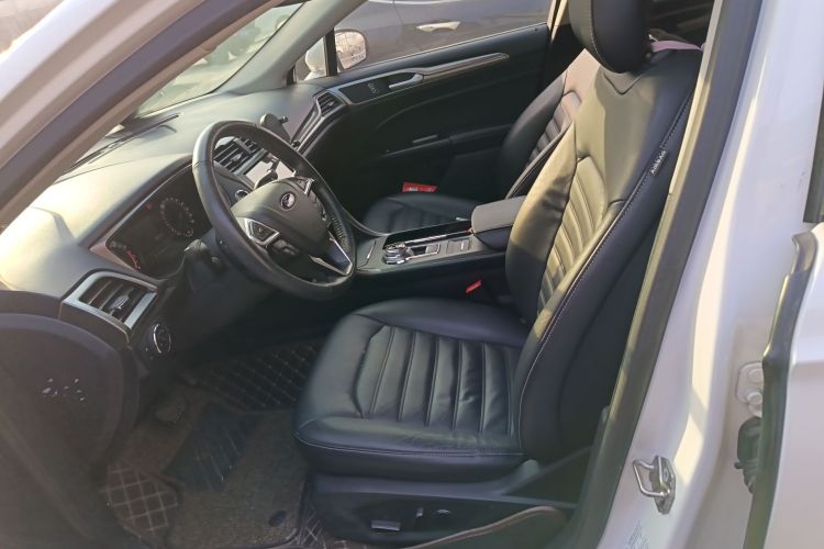 福特 蒙迪欧 2017款 EcoBoost 180 时尚型中控内饰19