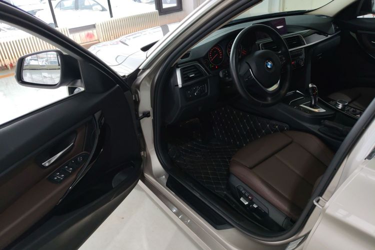 宝马3系 2019款 320Li 时尚型中控内饰7003