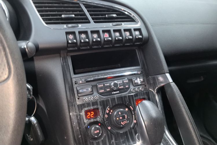 标致3008 2013款 1.6THP 自动至尚版中控内饰16