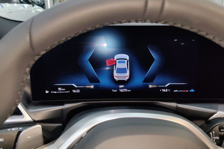 宝马3系 2025款 330i M运动曜夜套装中控内饰14