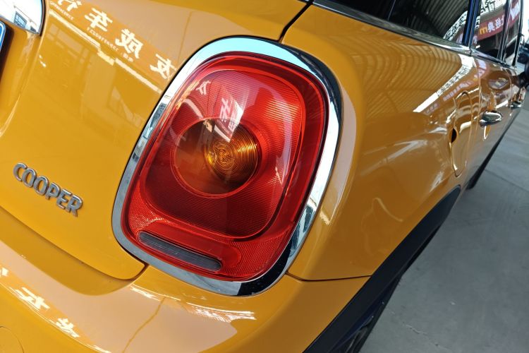 MINI 2015款 1.5T COOPER Fun 五门版车身外观9