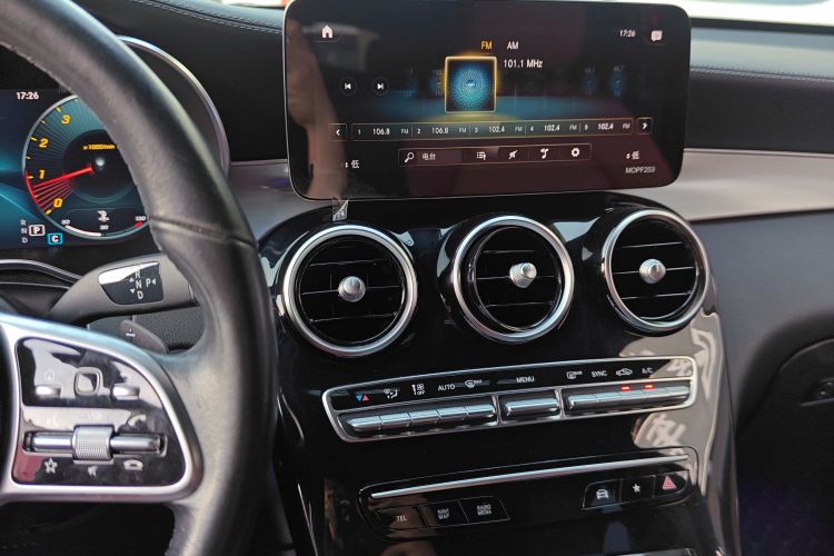 奔驰GLC轿跑 2021款 GLC 260 4MATIC 轿跑SUV中控内饰16