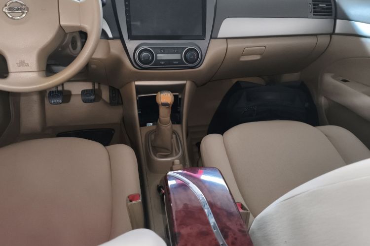 日产 轩逸 2012款 经典 1.6XE 手动舒适版中控内饰18