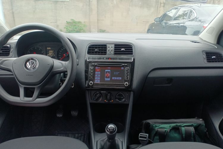 大众 Polo 2016款 1.4L 手动风尚型中控内饰16