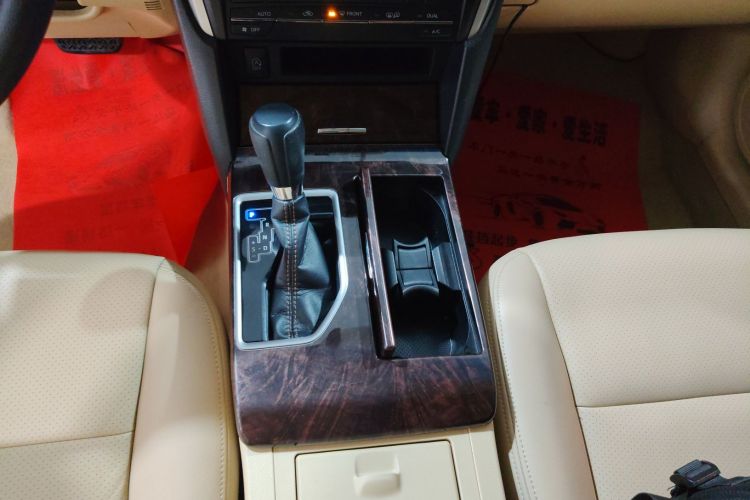 丰田 凯美瑞 2016款 2.0E 十周年纪念精英版中控内饰18