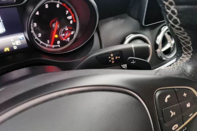 奔驰GLA 2018款 GLA 200 动感型中控内饰18