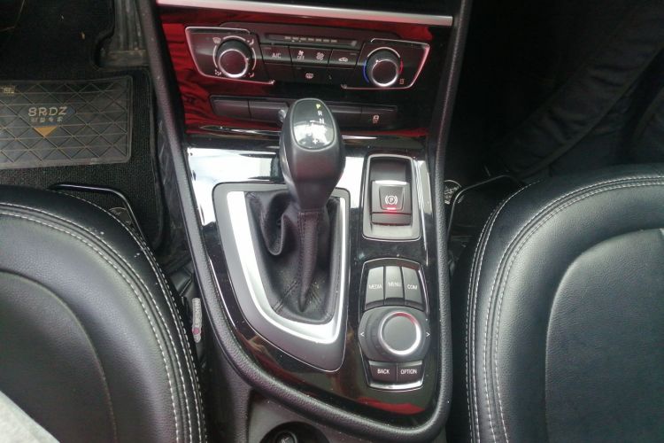 宝马2系旅行车 2016款 218i 时尚型中控内饰18