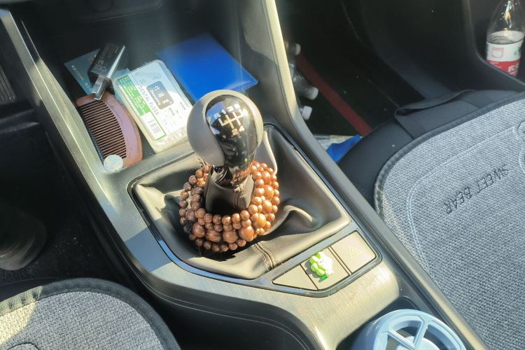 荣威i5 2023款 1.5L 手动舒享版中控内饰18