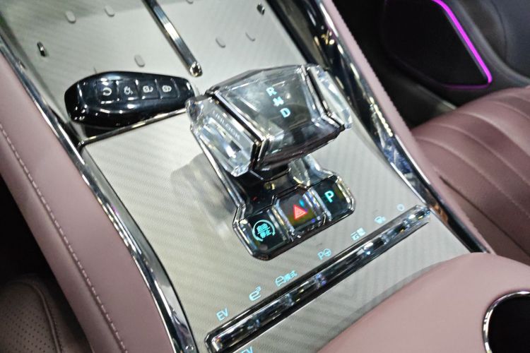 腾势Z9GT 2024款 1100四驱Ultra版局部细节18