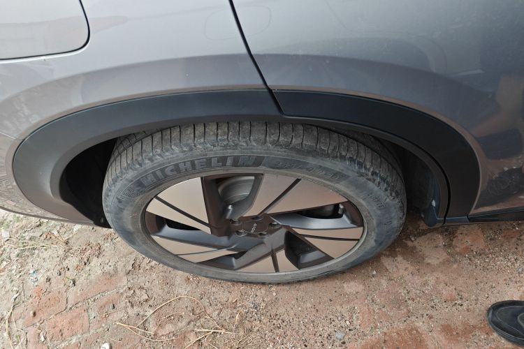 埃安 AION LX 2022款 Plus 80D 旗舰版车身外观6008