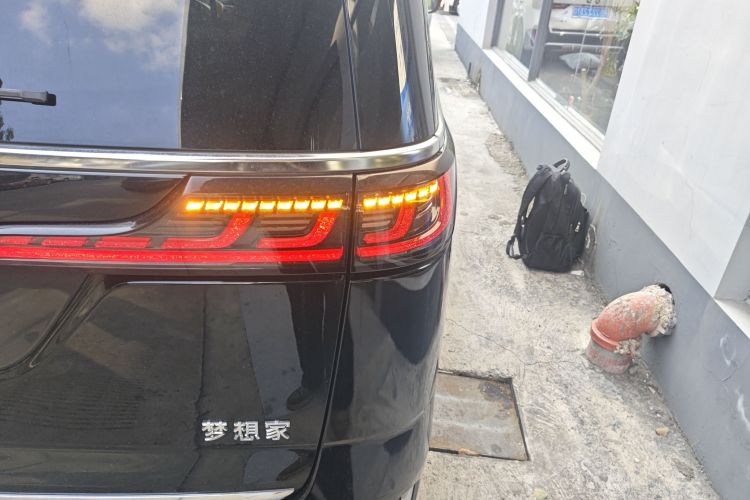 岚图汽车 岚图梦想家 2024款 PHEV 超长续航卓越版车身外观9