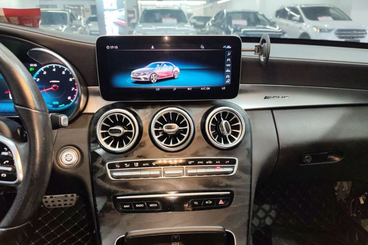 奔驰C级 2019款 改款 C 260 L 运动版中控内饰16