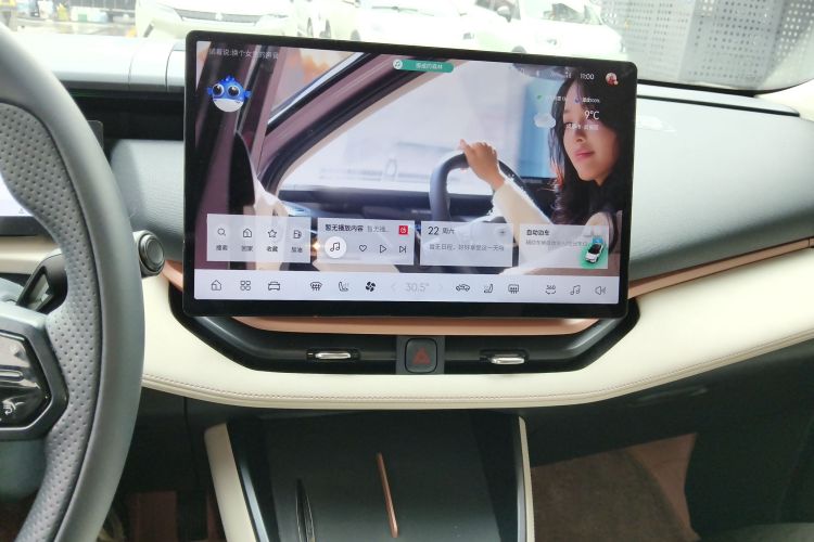 领克06 2025款 Shero 1.5T 紫色特别版中控内饰16