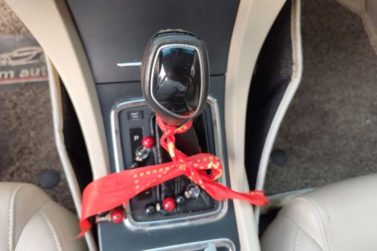 吉利汽车 帝豪 2017款 三厢百万款 1.5L CVT豪华型中控内饰18