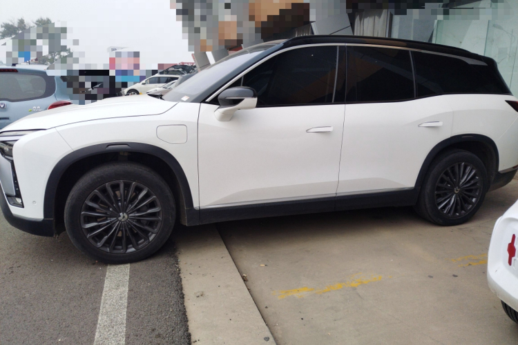 蔚来ES8 2020款 450KM 七座版车身外观4