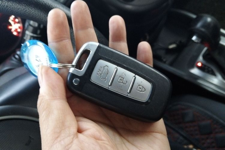 起亚 秀尔 2013款 1.6L AT GL中控内饰11