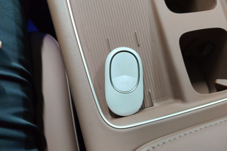 蔚来ES8 2024款 75kWh中控内饰11