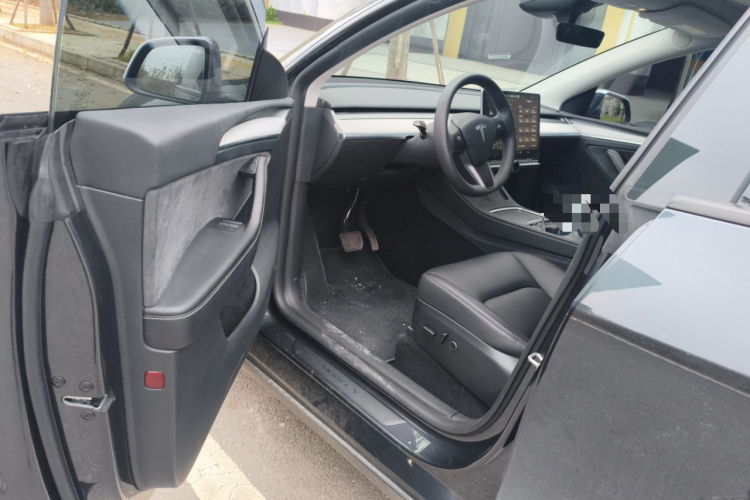 特斯拉 Model Y 2024款 长续航全轮驱动版中控内饰7003