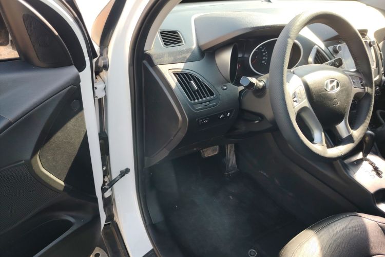 北京现代ix35 2015款 2.0L 自动两驱智能型 国IV中控内饰20