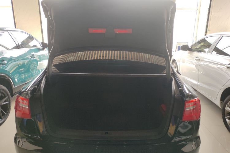 奥迪A6L 2014款 TFSI 标准型机舱底盘23