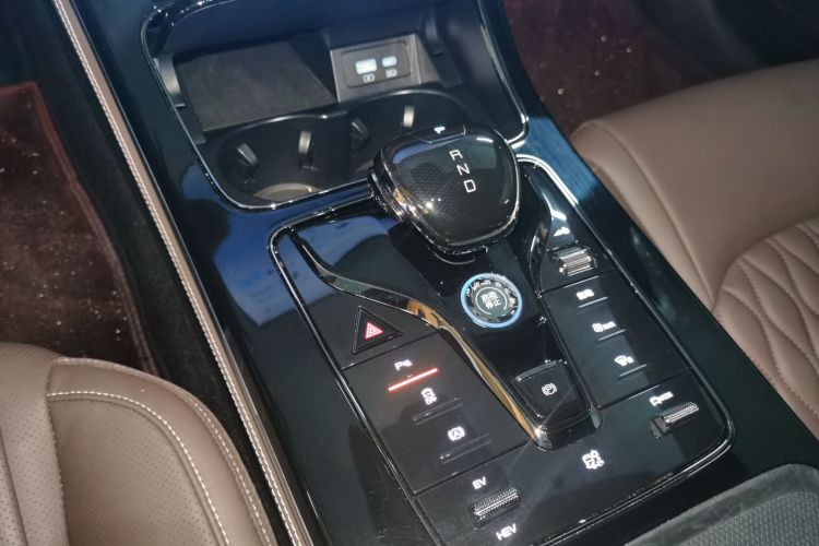 比亚迪 汉 2023款 DM-i 冠军版 121KM 尊贵型局部细节18