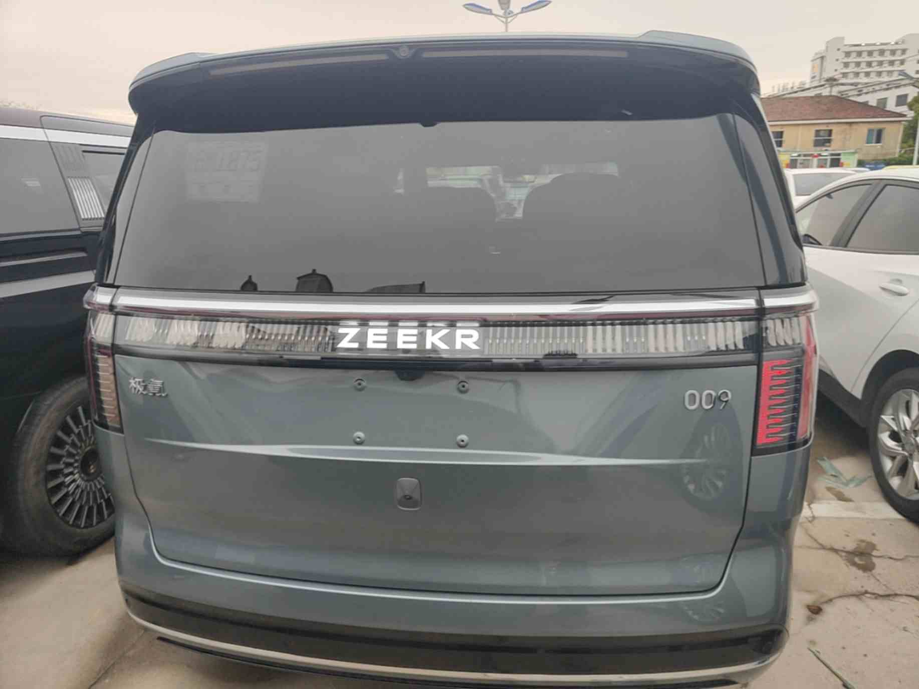 极氪009 2024款 七座过道版四驱 108kWh(3)