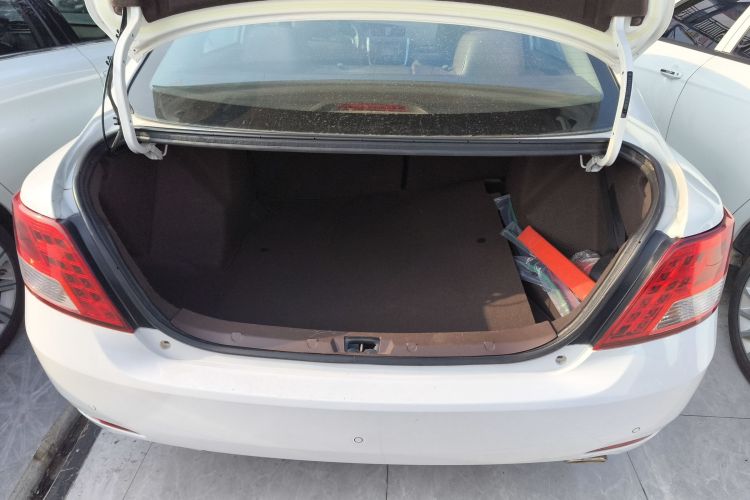 众泰Z300 2014款 1.6L 都市版自动豪华型机舱底盘23