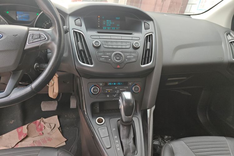 福特 福克斯 2015款 两厢 EcoBoost 125 自动超能风尚型中控内饰16