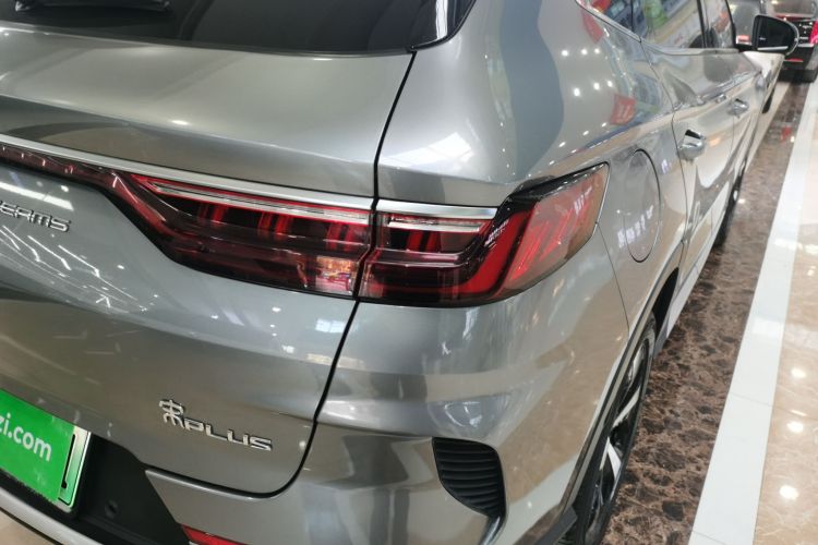 比亚迪 宋PLUS新能源 2021款 DM-i 51KM 尊荣型车身外观9