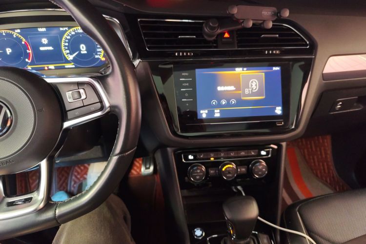 大众 途观L 2021款 330TSI 自动两驱R-Line旗舰版中控内饰16