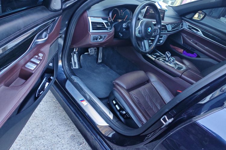 宝马7系 2018款 730Li 尊享型 M运动套装中控内饰20