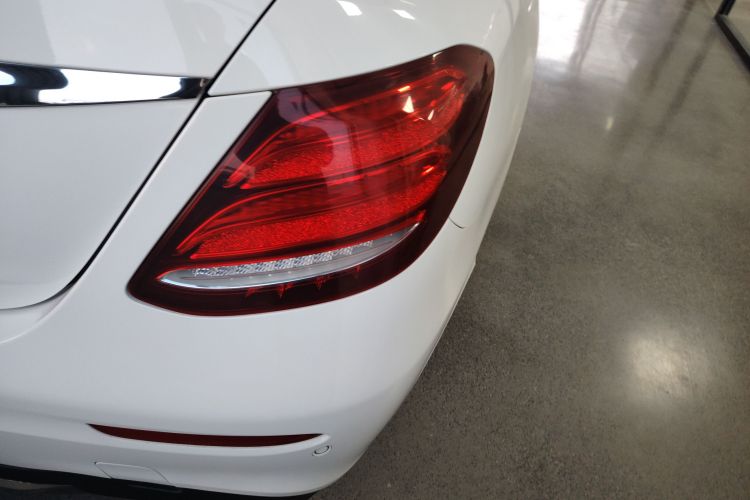 奔驰E级 2016款 E 300 L 运动豪华型车身外观9